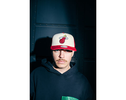 Kappe Mitchell & Ness - NBA Vintage Block Trucker - Miami Heat - Cream