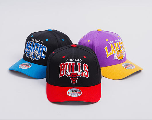 Kappe Mitchell & Ness - NBA Team Arch Snapback - Chicago Bulls - Black / Red