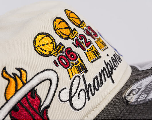 Kappe New Era - NBA "Hardwood Classic Champions" 19TWENTY - Miami Heat - Chrome White / Team Color
