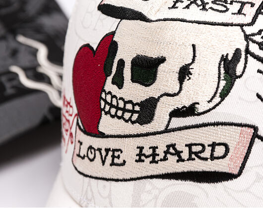 Kappe Ed Hardy - Unisex Live Fast Love Hard 5 Panel Trucker Cap - White