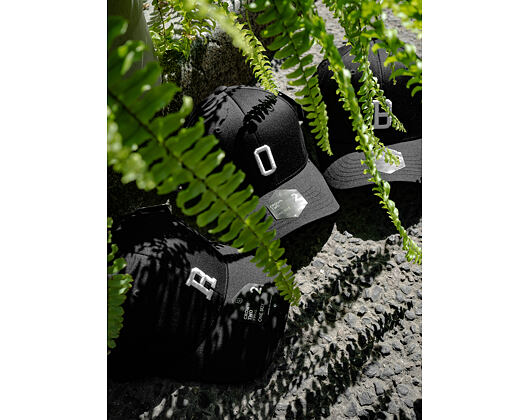 Kappe State of WOW ALPHABET - Quebec Baseball Cap Crown 2 Black/White Strapback