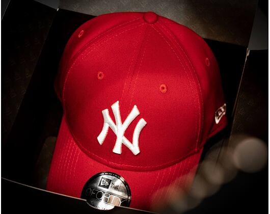 Kappe New Era - MLB Essential 9FORTY - NY Yankees - Scarlet / White