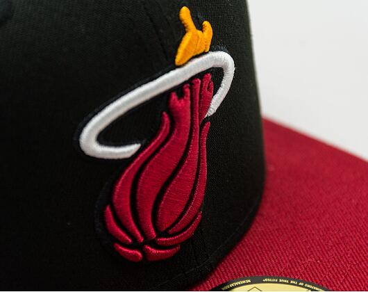 Kappe New Era 59FIFTY NBA Basic Miami Heat - Black / Red