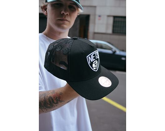 Kappe Mitchell & Ness - NBA Monogram Trucker Brooklyn Nets Black