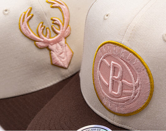 Kappe Mitchell & Ness - Blush Sand Classic Red - Brooklyn Nets - Sand/Brown