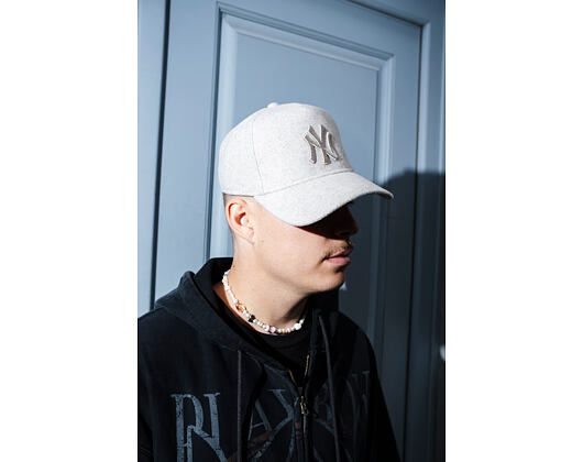 Kappe New Era - MLB Melton Wool 9FORTY A-Frame - NY Yankees - Stone