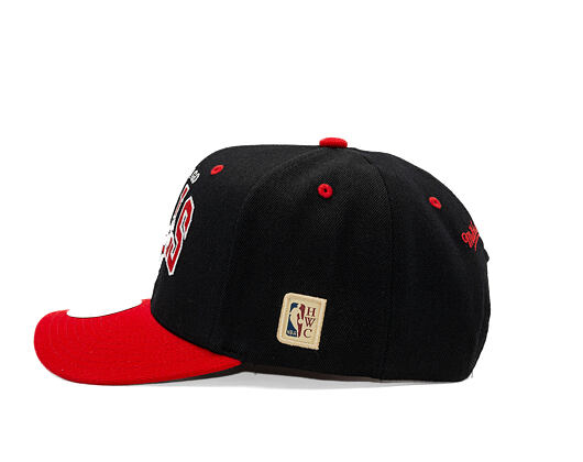 Kappe Mitchell & Ness - NBA Team Arch Snapback - Chicago Bulls - Black / Red
