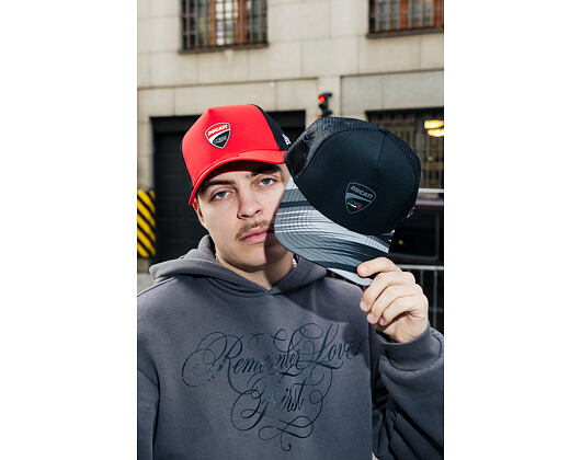 Kappe New Era - Ducati Motor Core 9FORTY Trucker - Scarlet