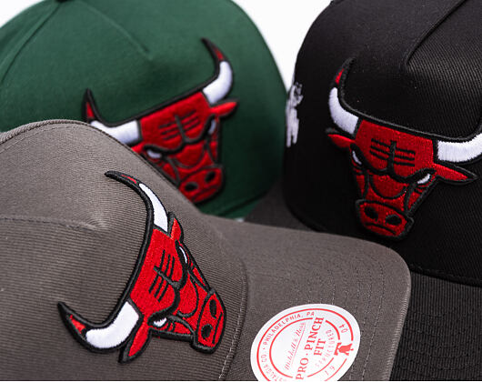 Kappe Mitchell & Ness  - NBA Born To Win - Pro Pinch Snapback - Chicago Bulls - Black