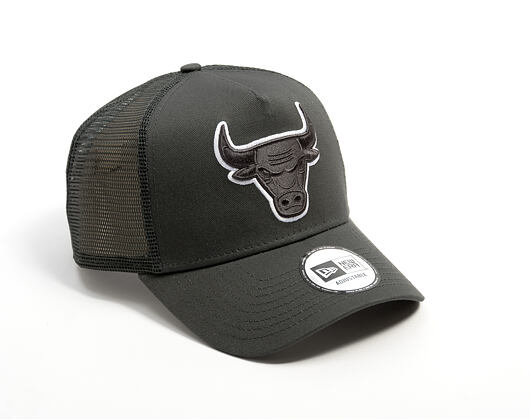 Kappe New Era - NBA Outline 9FORTY A-Frame Trucker - Chicago Bulls - Steel / White