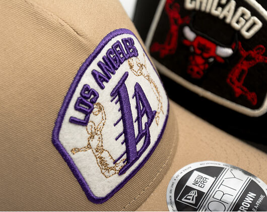 Kappe New Era - NBA Felt Patch 9FORTY M-CROWN A-Frame Trucker - LA Lakers - Camel