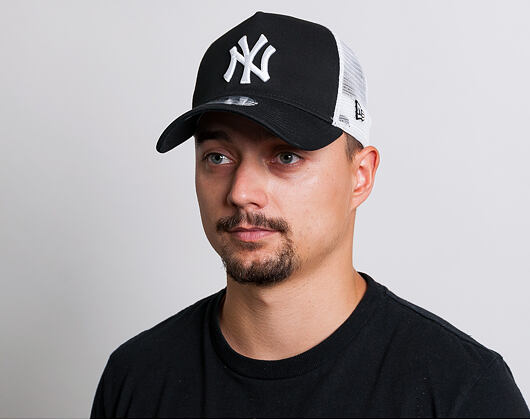 Kappe New Era - MLB Clean 9FORTY Trucker - NY Yankees - Black / White
