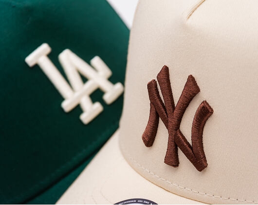Kappe New Era - MLB League Essential 9FORTY A-Frame - NY Yankees - Cream / Auburn