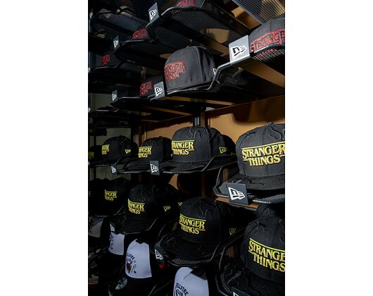 Kappe New Era - All Over Vines 59FIFTY - Stranger Things - Black