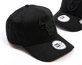 Kappe New Era - NBA League Essential 9FORTY A-Frame - Chicago Bulls - Black