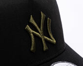 Kappe New Era - MLB Essential 9FORTY Trucker - NY Yankees - Black / Rifle Green