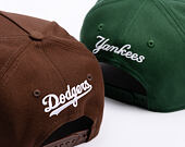 Kappe New Era - MLB Outline Script 9FORTY A-Frame - NY Yankees - Cilantro Green