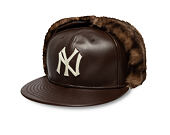Kappe New Era - MLB IMAGE DROP Leather Dog-Ear 59FIFTY - NY Yankees - Deep Auburn