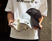 Kappe New Era - MLB Midi Homefield 9FORTY Trucker - NY Yankees - Stone / New Olive