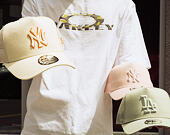Kappe New Era - MLB Outline 9FORTY A-Frame Trucker - NY Yankees - Cream / Orange