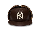 Kappe New Era - MLB IMAGE DROP Leather Dog-Ear 59FIFTY - NY Yankees - Deep Auburn