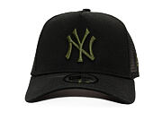 Kappe New Era - MLB Essential 9FORTY Trucker - NY Yankees - Black / Rifle Green