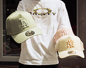 Kappe New Era - MLB Outline 9FORTY A-Frame Trucker - NY Yankees - Cream / Orange