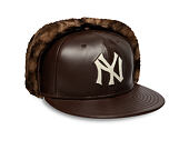 Kappe New Era - MLB IMAGE DROP Leather Dog-Ear 59FIFTY - NY Yankees - Deep Auburn