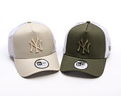 Kappe New Era - MLB League Essential 9FORTY Trucker - NY Yankees - Stone