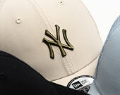 Kappe New Era - MLB Midi Homefield 9FORTY Trucker - NY Yankees - Stone / New Olive