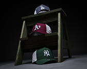 Kappe New Era - MLB Essential 9FORTY A-Frame Trucker - Oakland Athletics - Burgundy