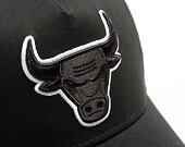Kappe New Era - NBA Outline 9FORTY A-Frame Trucker - Chicago Bulls - Steel / White