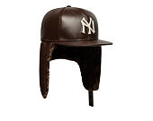 Kappe New Era - MLB IMAGE DROP Leather Dog-Ear 59FIFTY - NY Yankees - Deep Auburn